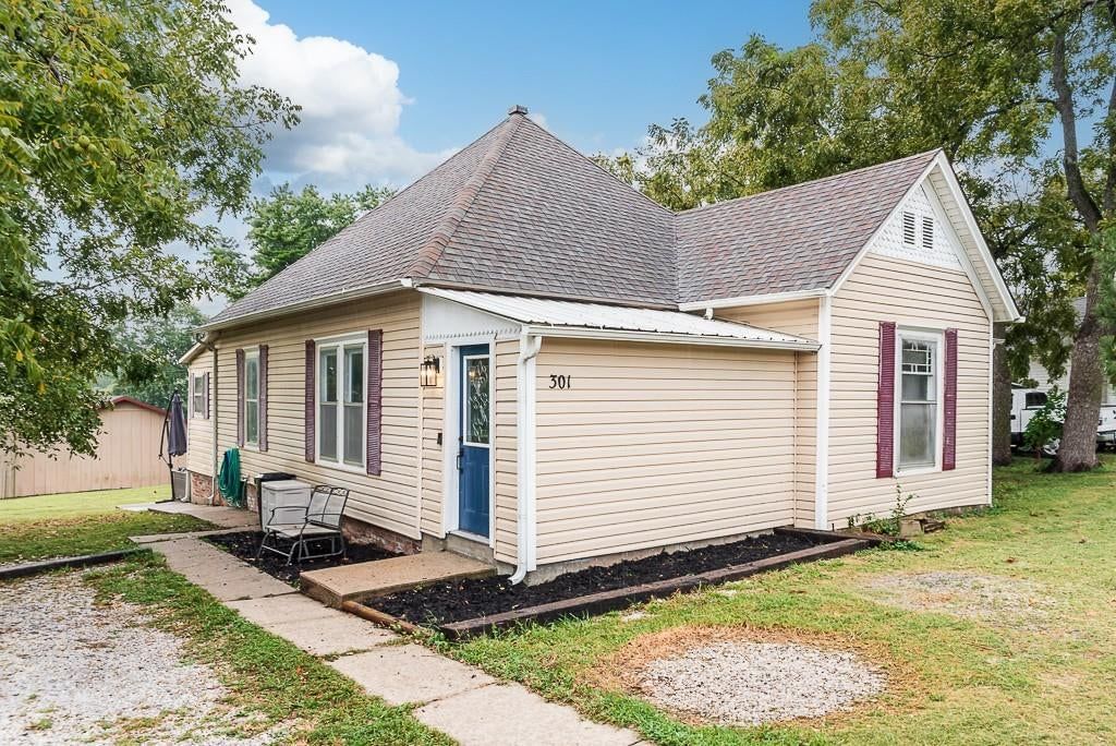 301 W Lake Street — photo 17