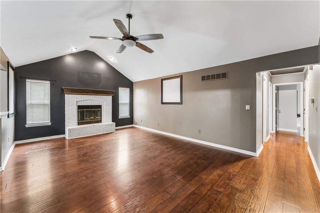 309 NE Brookwood Drive — photo 8