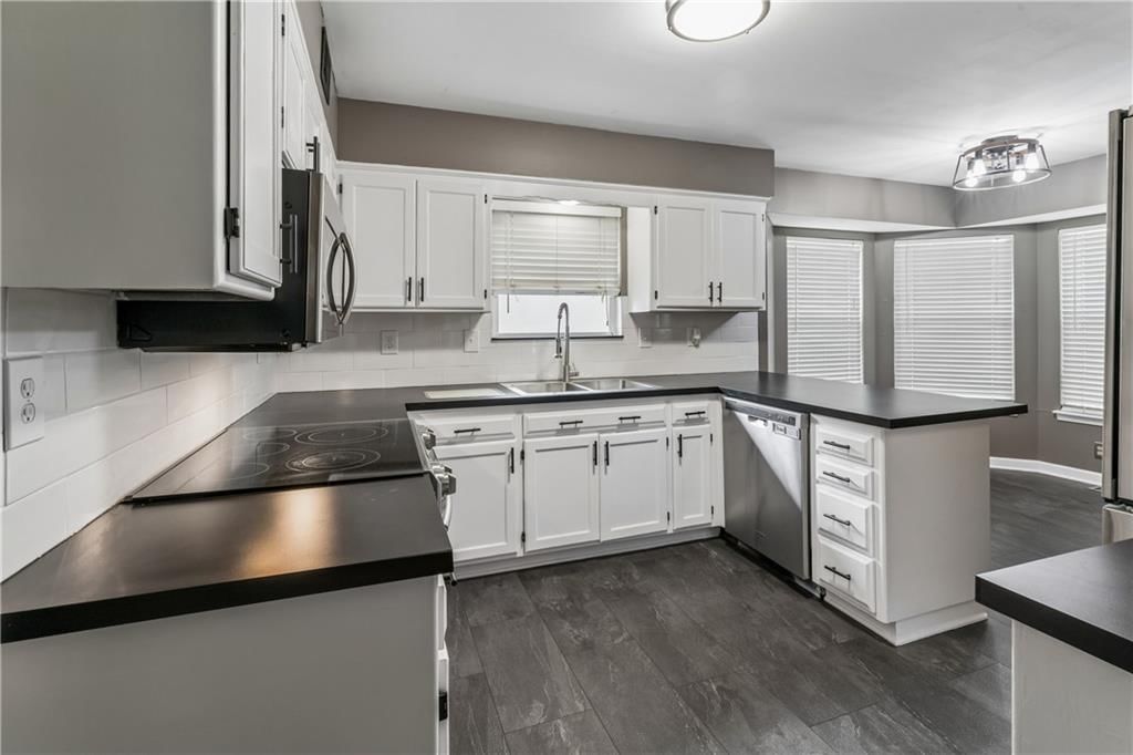 309 NE Brookwood Drive — photo 14