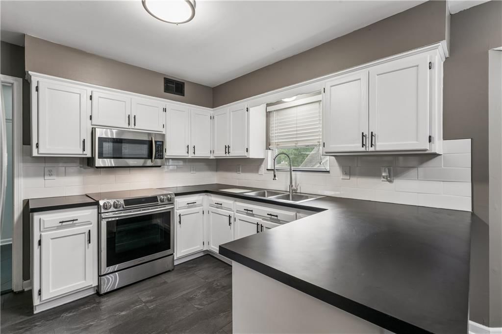 309 NE Brookwood Drive — photo 15