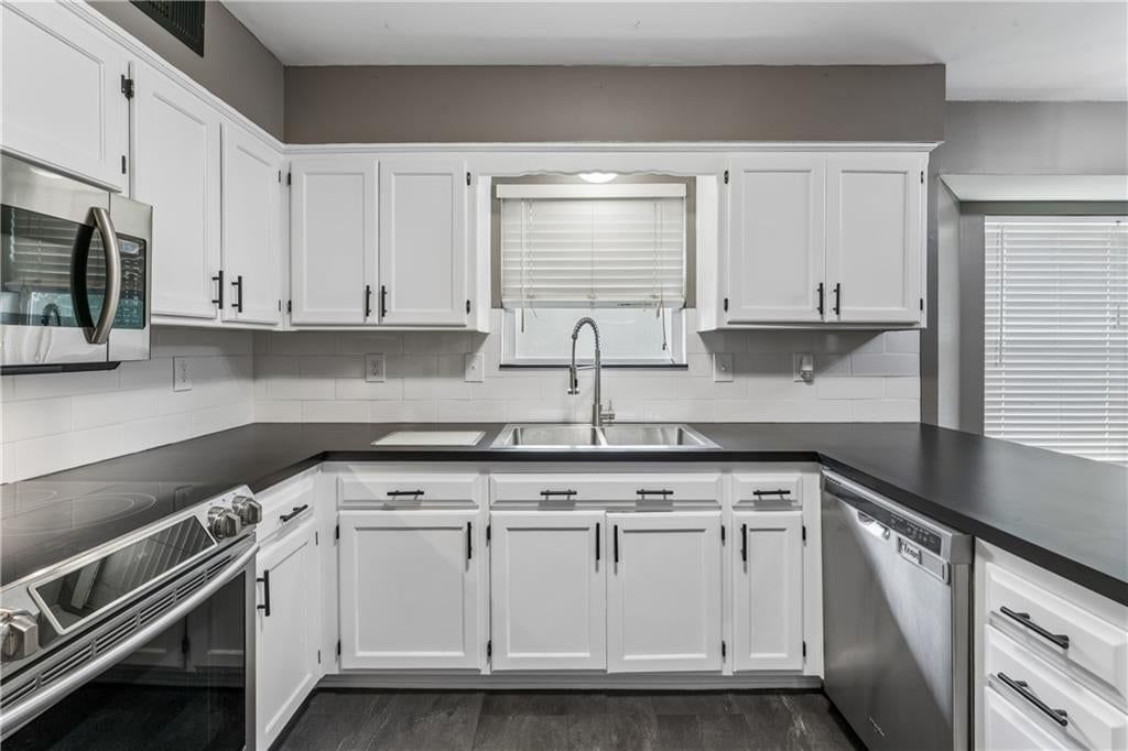 309 NE Brookwood Drive — photo 16