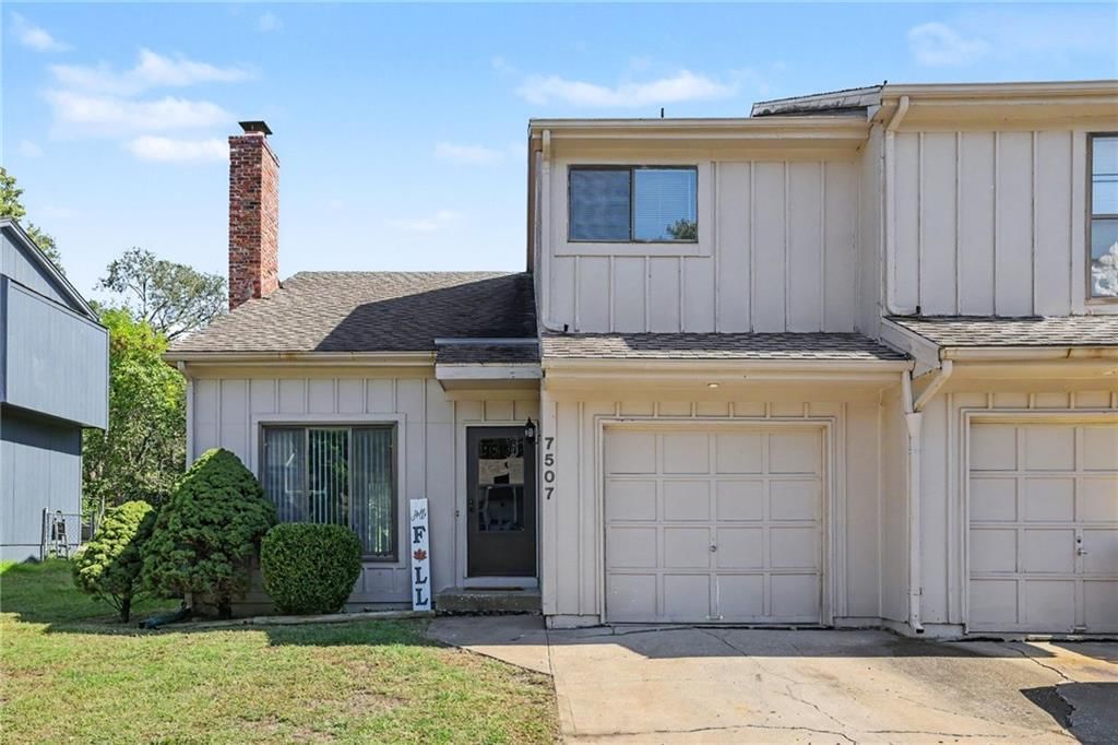7507 Long Avenue, Lenexa, KS: listing photo 2