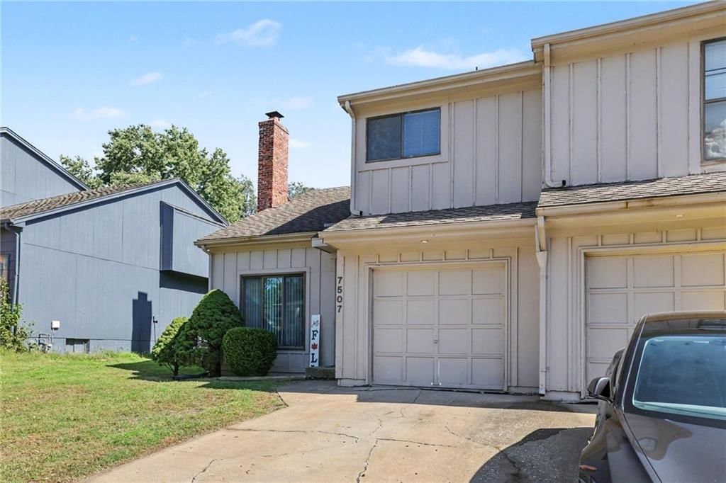 Photo 4 of 30 - 7507 Long Avenue, Lenexa, KS 66216