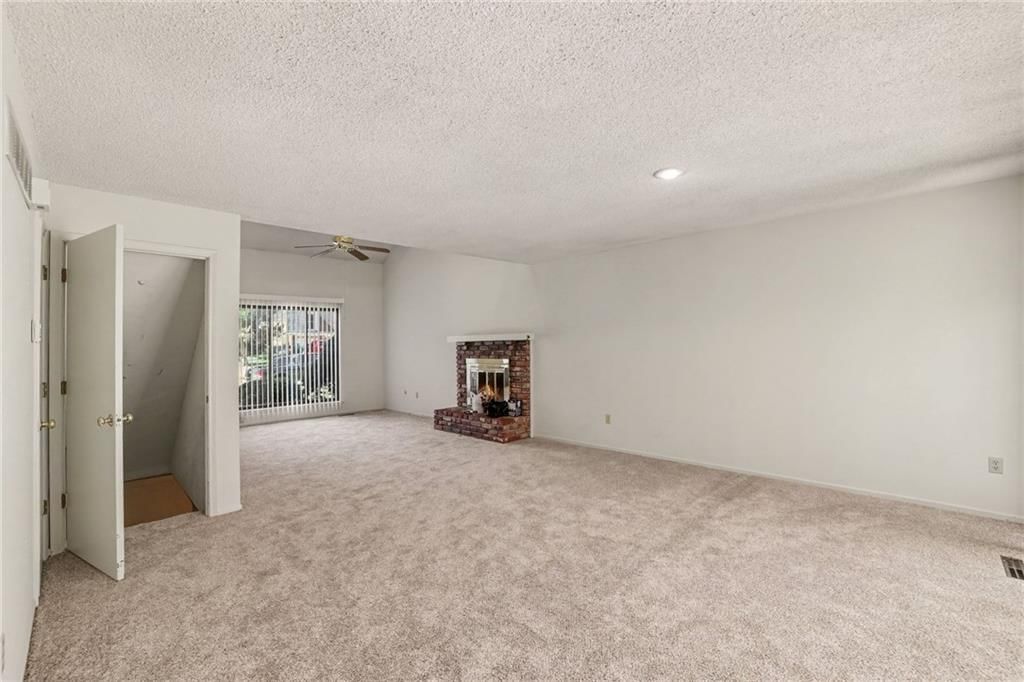 Photo 7 of 30 - 7507 Long Avenue, Lenexa, KS 66216