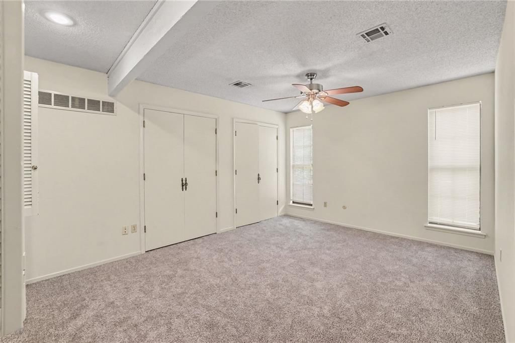 Photo 12 of 30 - 7507 Long Avenue, Lenexa, KS 66216