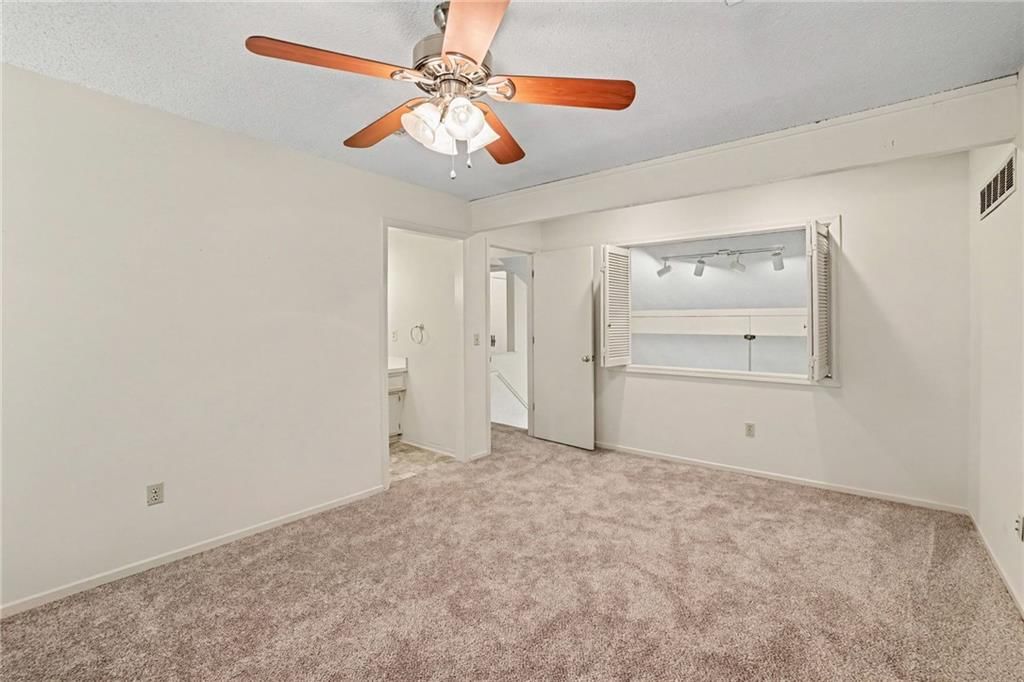 Photo 13 of 30 - 7507 Long Avenue, Lenexa, KS 66216