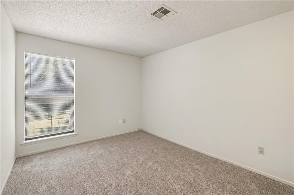 Photo 16 of 30 - 7507 Long Avenue, Lenexa, KS 66216