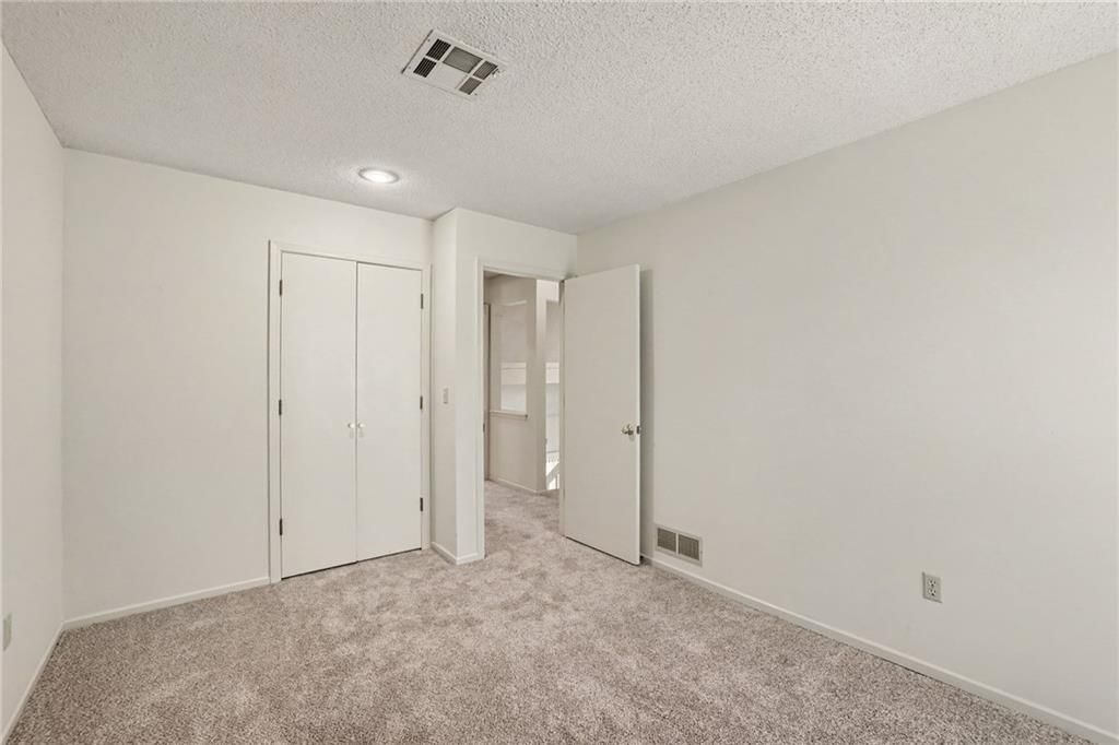 Photo 17 of 30 - 7507 Long Avenue, Lenexa, KS 66216