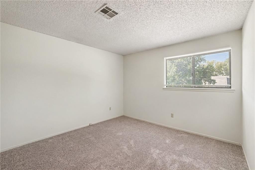 Photo 18 of 30 - 7507 Long Avenue, Lenexa, KS 66216