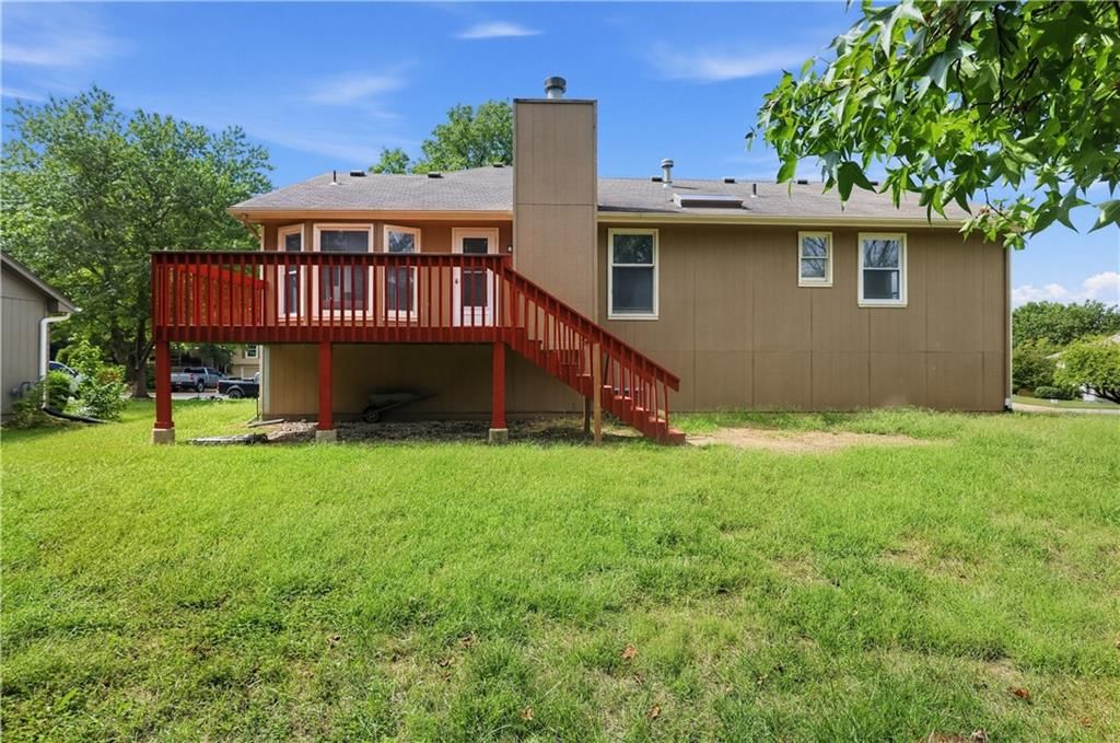 2129 Sunset Circle, Pleasant Hill, MO: listing photo 3