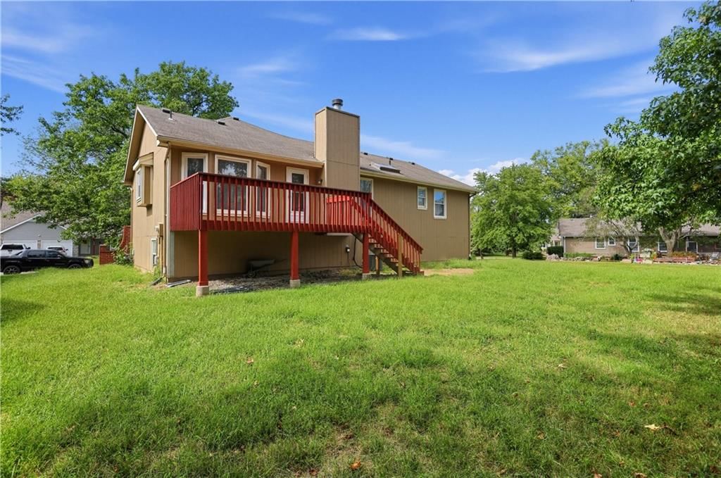 Photo 4 of 30 - 2129 Sunset Circle, Pleasant Hill, MO 64080