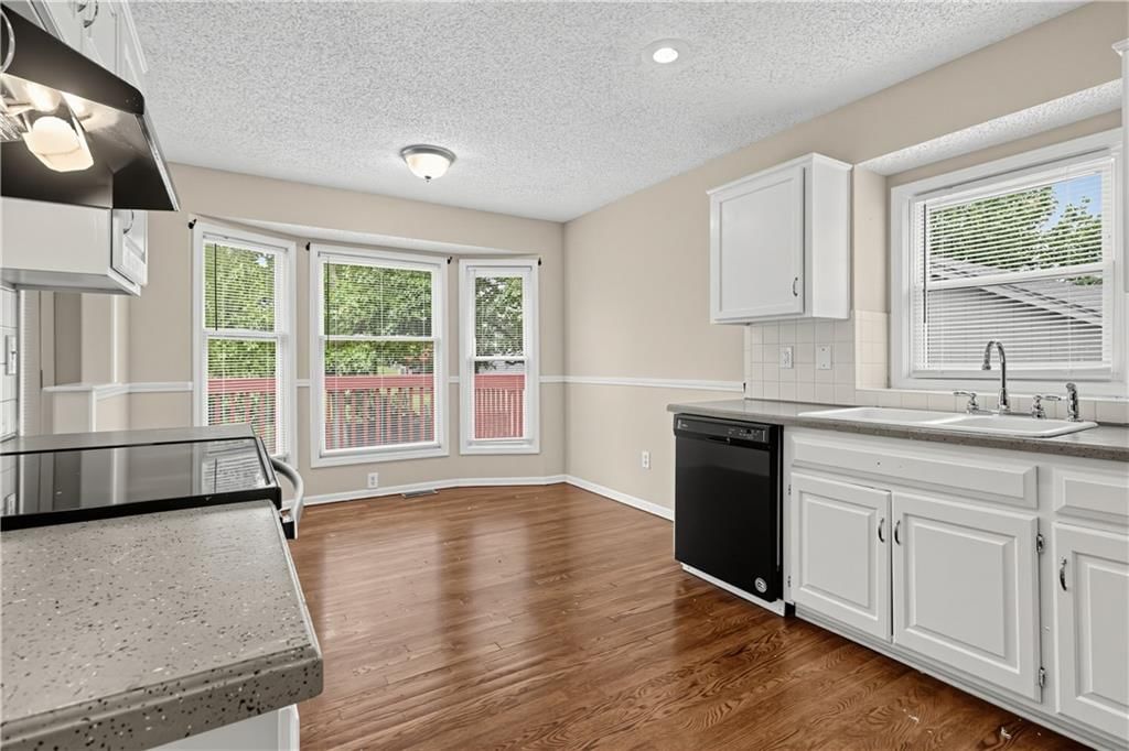 Photo 9 of 30 - 2129 Sunset Circle, Pleasant Hill, MO 64080