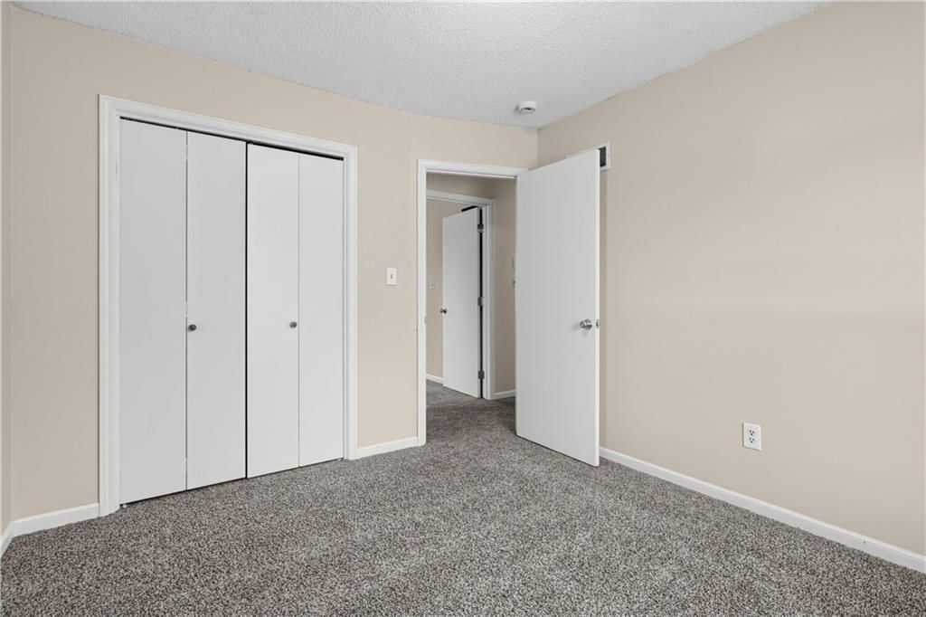 Photo 13 of 30 - 2129 Sunset Circle, Pleasant Hill, MO 64080