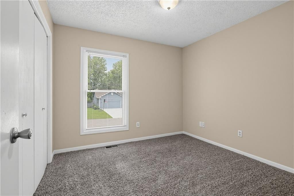 Photo 15 of 30 - 2129 Sunset Circle, Pleasant Hill, MO 64080