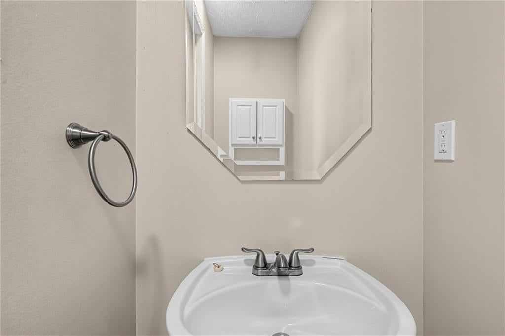 Photo 17 of 30 - 2129 Sunset Circle, Pleasant Hill, MO 64080