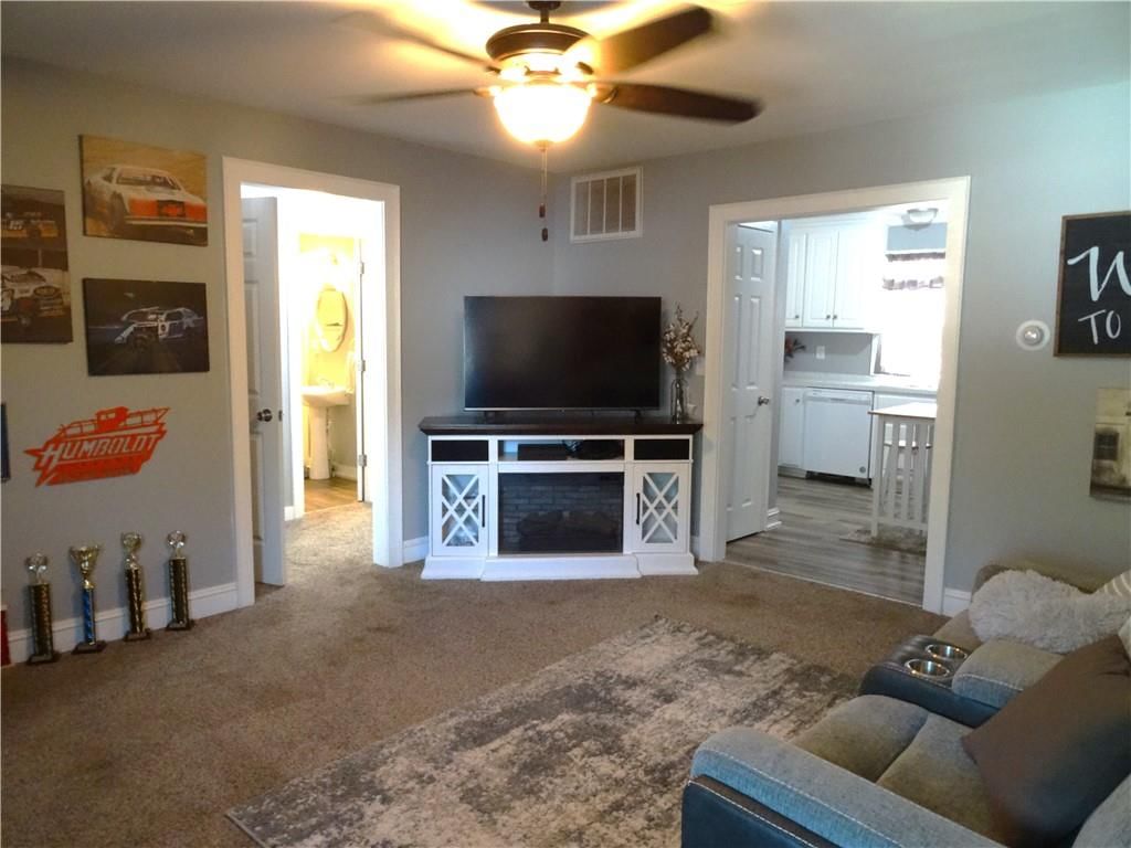 202 S Thompson Street — photo 16