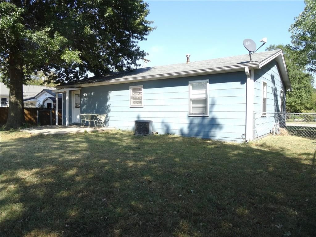 202 S Thompson Street — photo 37