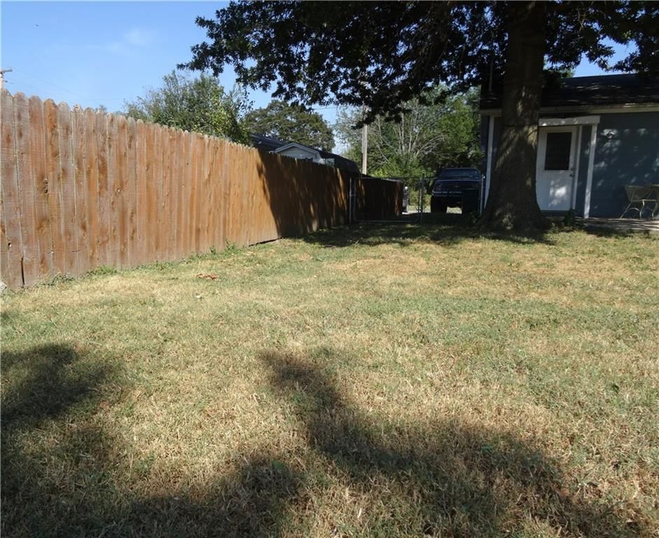 202 S Thompson Street — photo 39