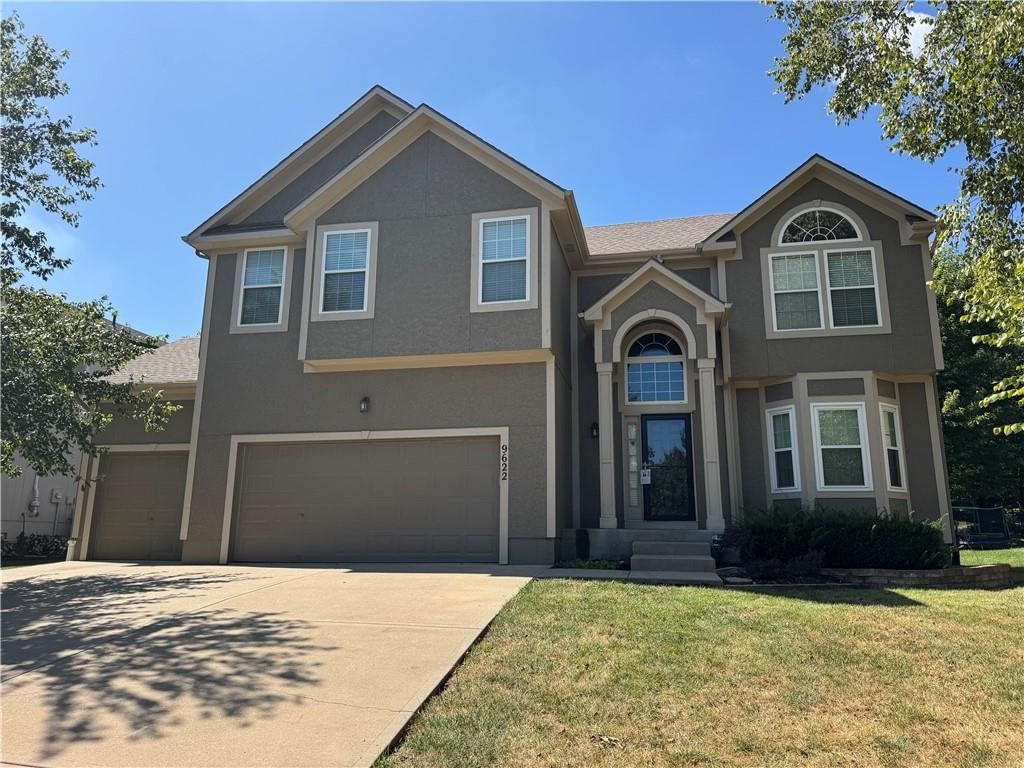 9622 Falcon Valley Drive, Lenexa, KS: listing photo 2