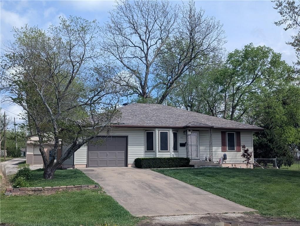 701 S Oakland Street, Harrisonville, MO