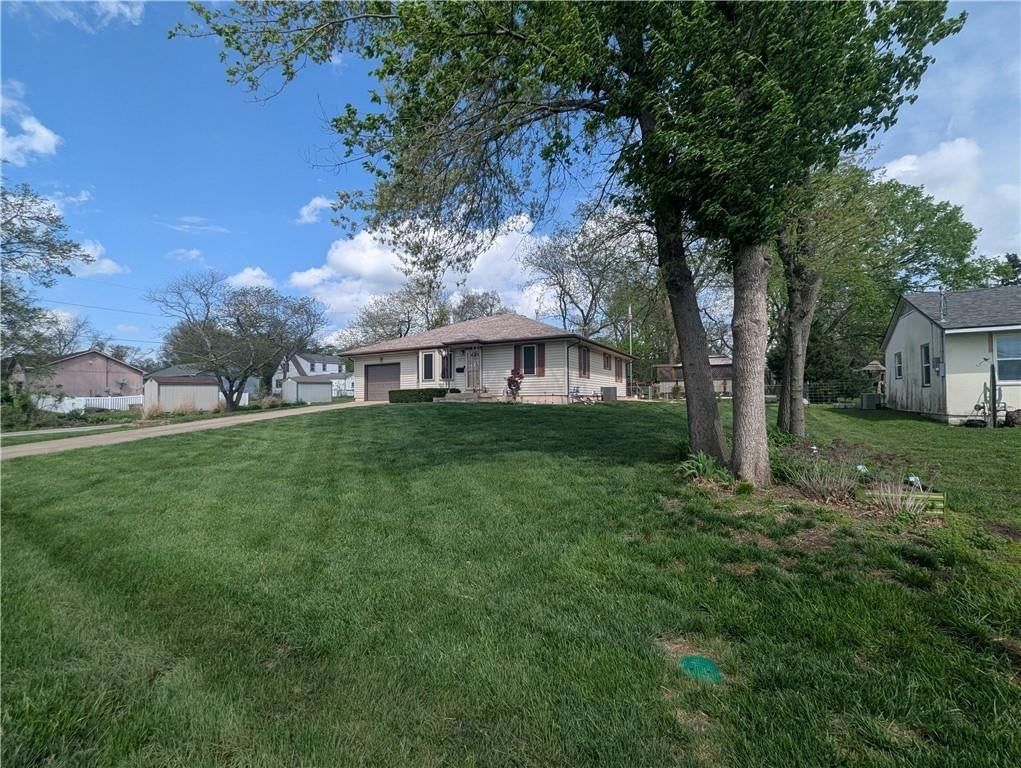 701 S Oakland Street, Harrisonville, MO: listing photo 3