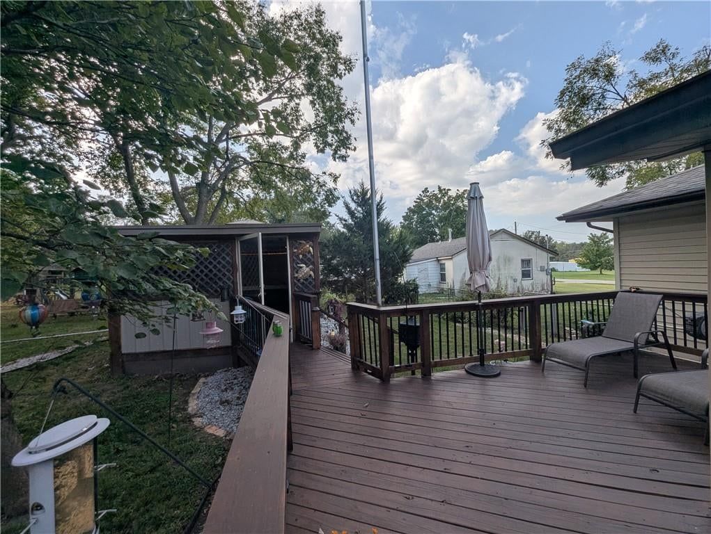 Photo 8 of 68 - 701 S Oakland Street, Harrisonville, MO 64701