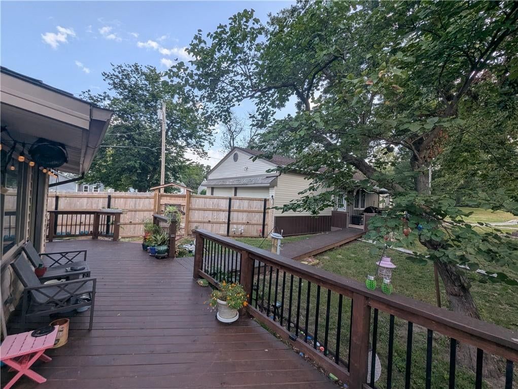 Photo 10 of 68 - 701 S Oakland Street, Harrisonville, MO 64701