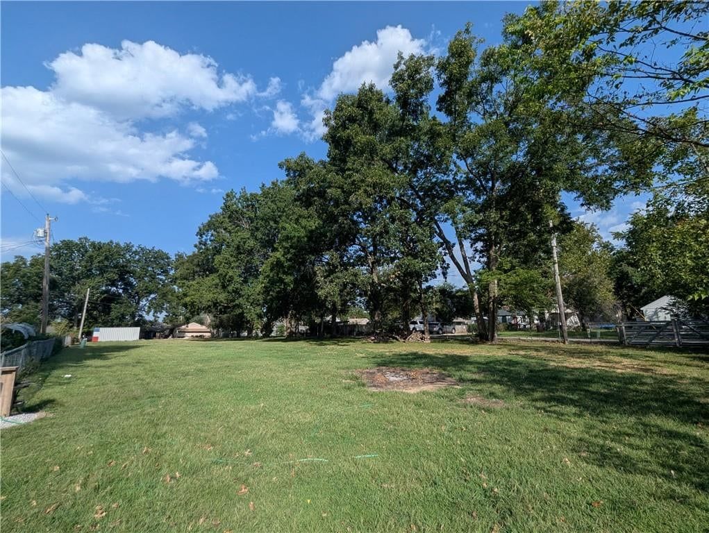 Photo 27 of 68 - 701 S Oakland Street, Harrisonville, MO 64701