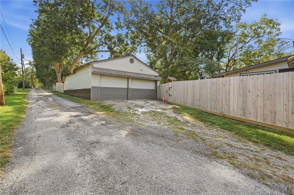 Photo 43 of 68 - 701 S Oakland Street, Harrisonville, MO 64701