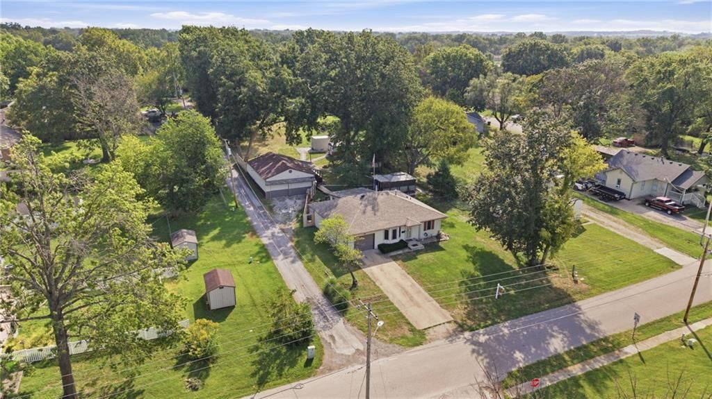 Photo 44 of 68 - 701 S Oakland Street, Harrisonville, MO 64701