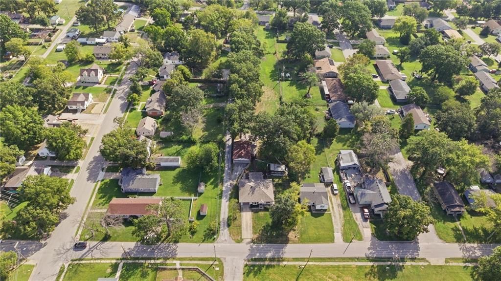 Photo 46 of 68 - 701 S Oakland Street, Harrisonville, MO 64701
