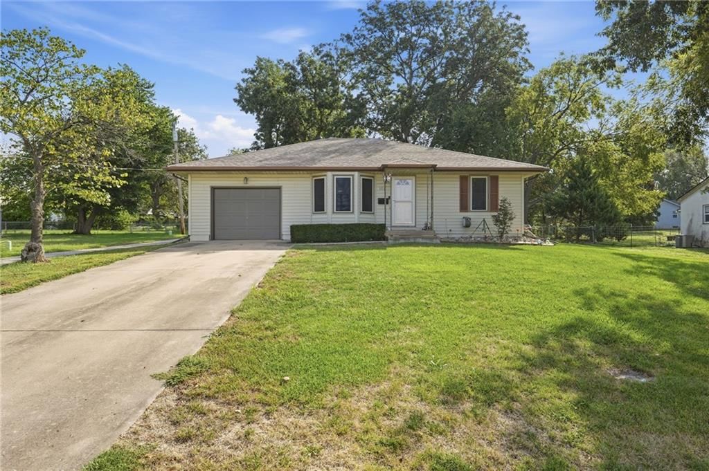 Photo 49 of 68 - 701 S Oakland Street, Harrisonville, MO 64701