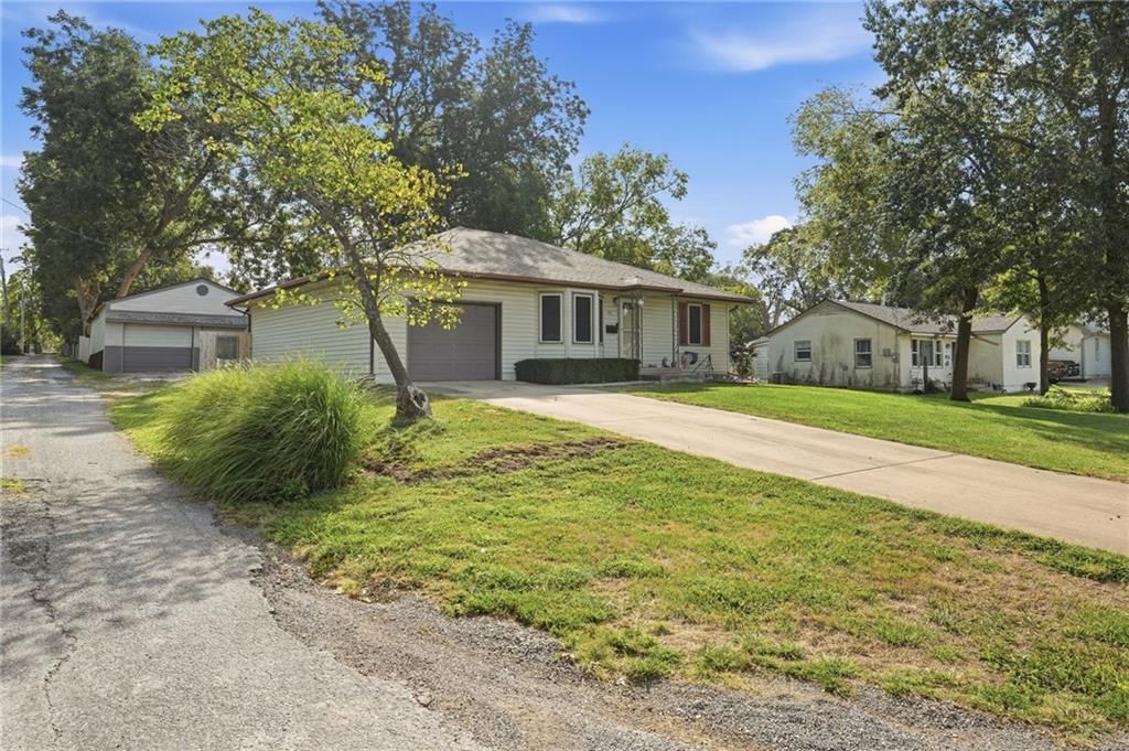 Photo 50 of 68 - 701 S Oakland Street, Harrisonville, MO 64701