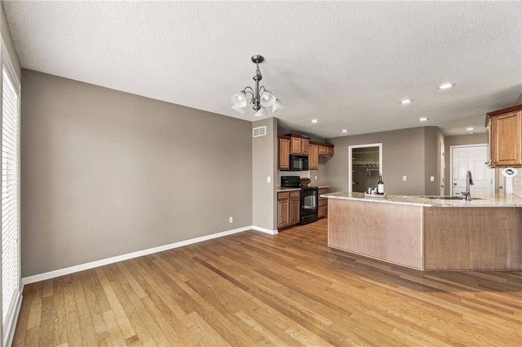22610 W 72nd Terrace — photo 15