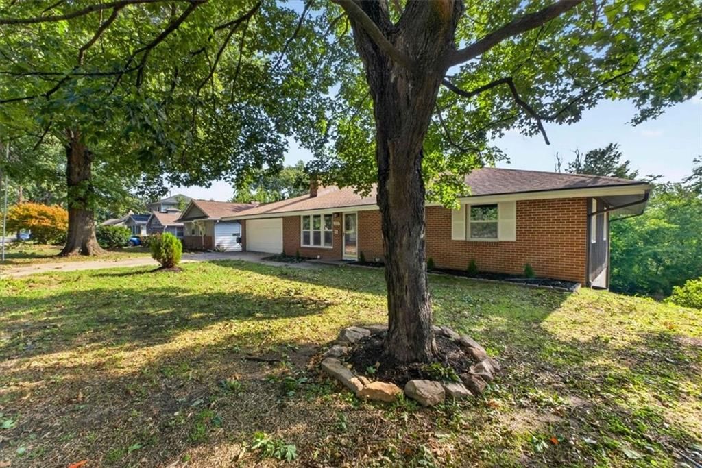 1305 N River Boulevard — photo 3