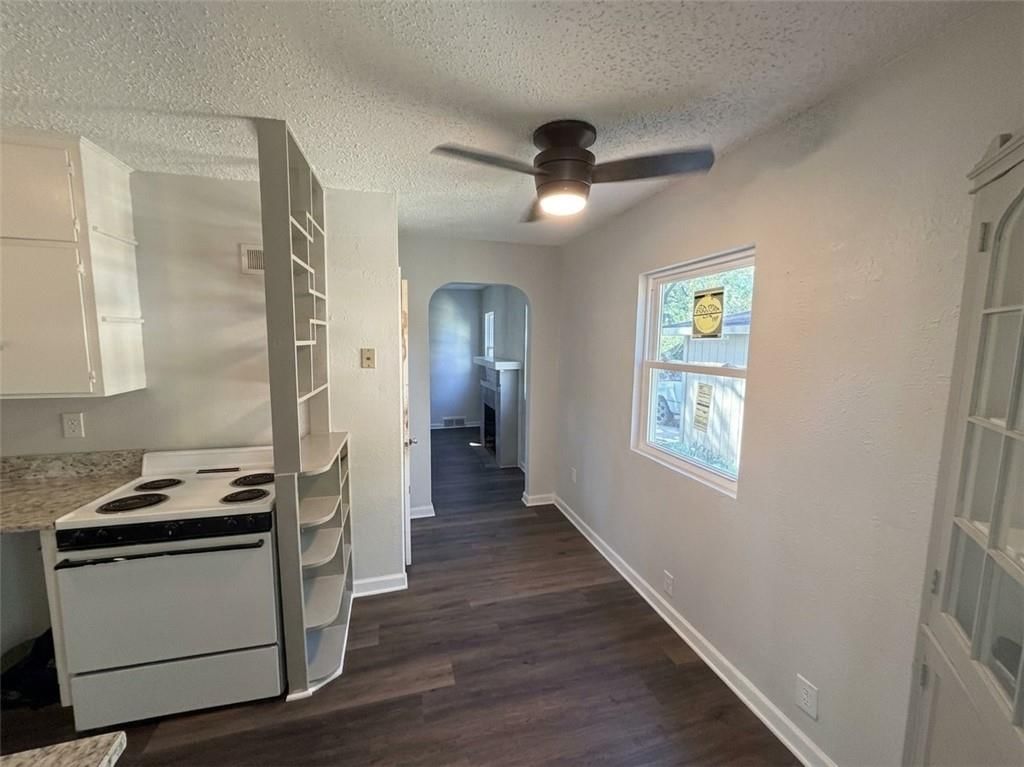Photo 27 of 36 - 2619 N 46th Terrace, Kansas City, KS 66104
