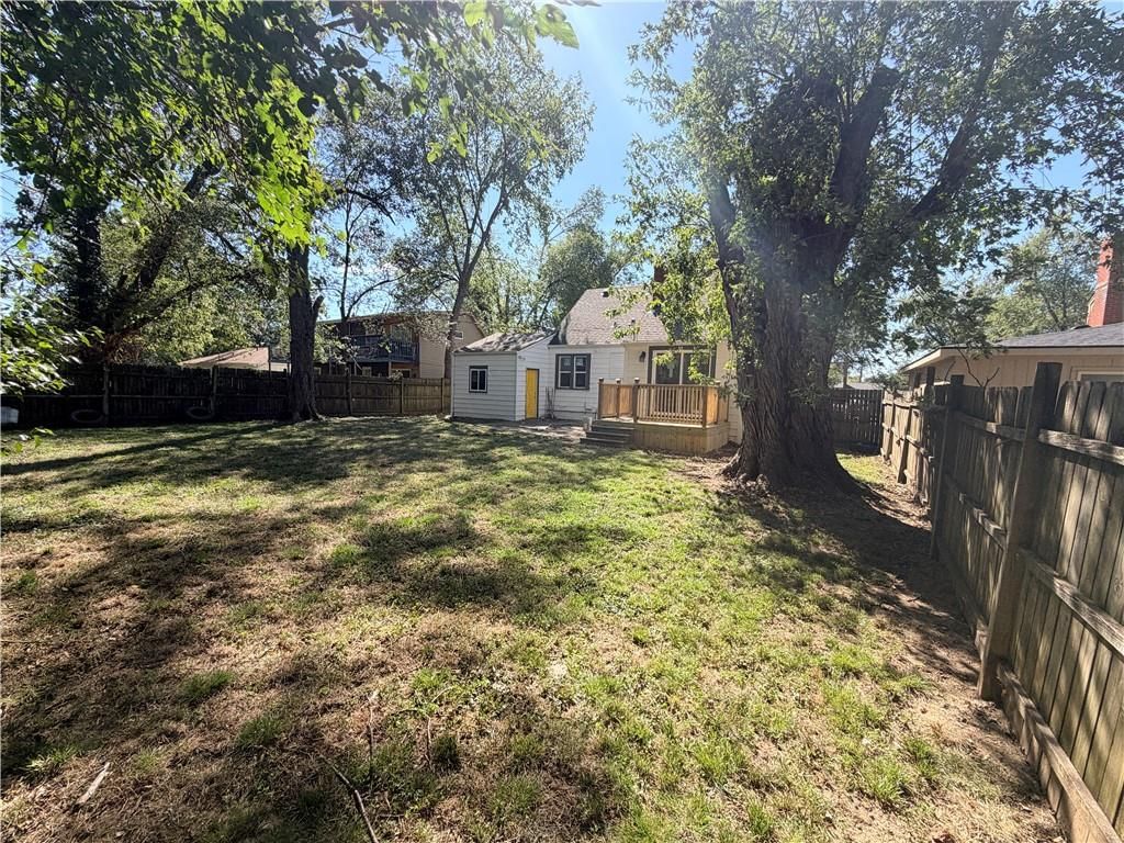 Photo 8 of 36 - 2619 N 46th Terrace, Kansas City, KS 66104