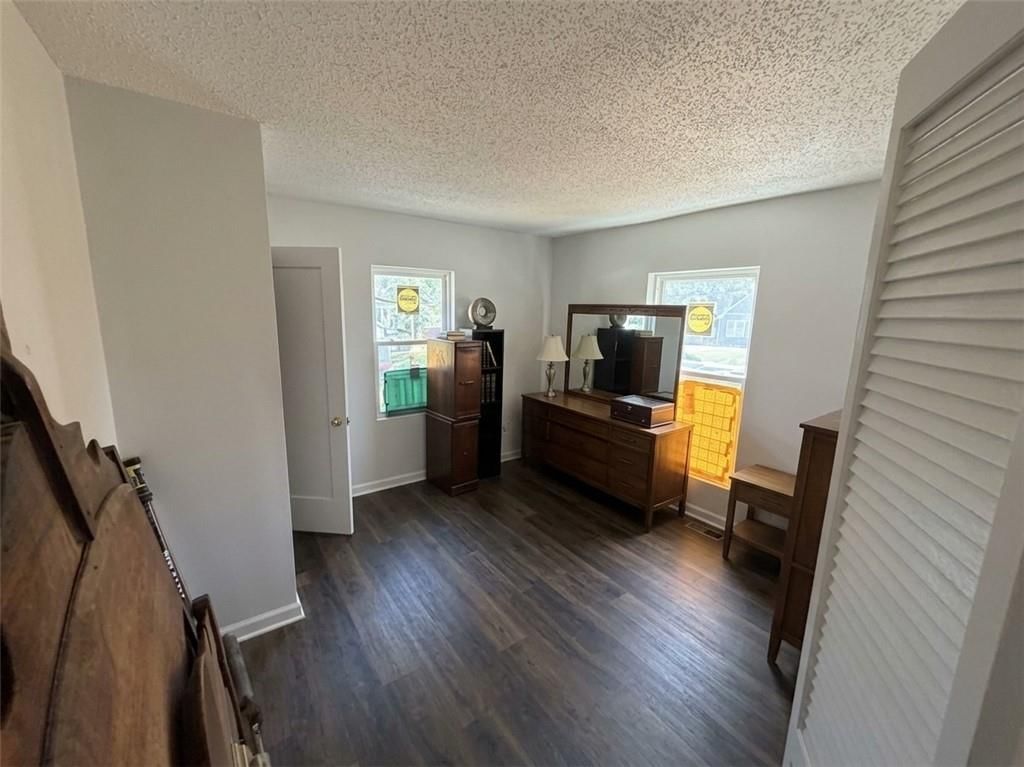 Photo 15 of 36 - 2619 N 46th Terrace, Kansas City, KS 66104