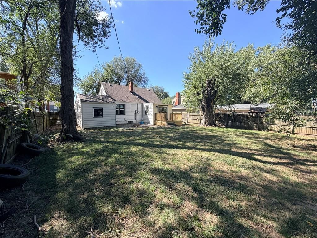 Photo 7 of 36 - 2619 N 46th Terrace, Kansas City, KS 66104