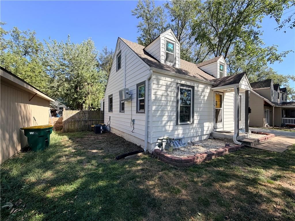 Photo 4 of 36 - 2619 N 46th Terrace, Kansas City, KS 66104