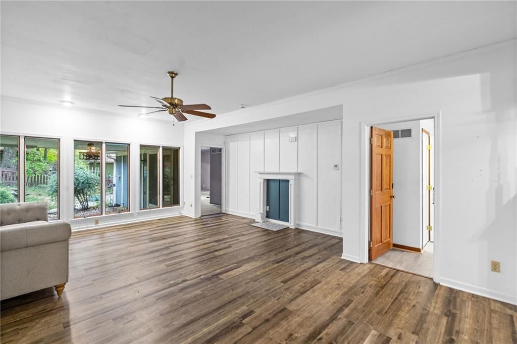 Photo 7 of 37 - 305 Lancelot Drive, Liberty, MO 64068