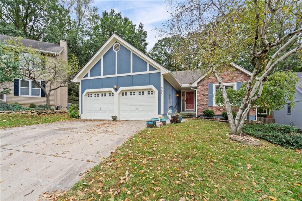 Photo 10 of 37 - 305 Lancelot Drive, Liberty, MO 64068