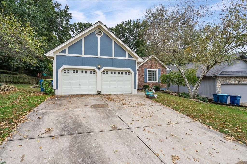 Photo 11 of 37 - 305 Lancelot Drive, Liberty, MO 64068