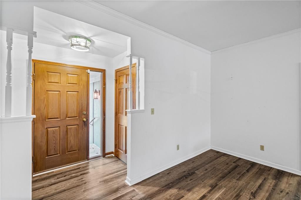 Photo 12 of 37 - 305 Lancelot Drive, Liberty, MO 64068