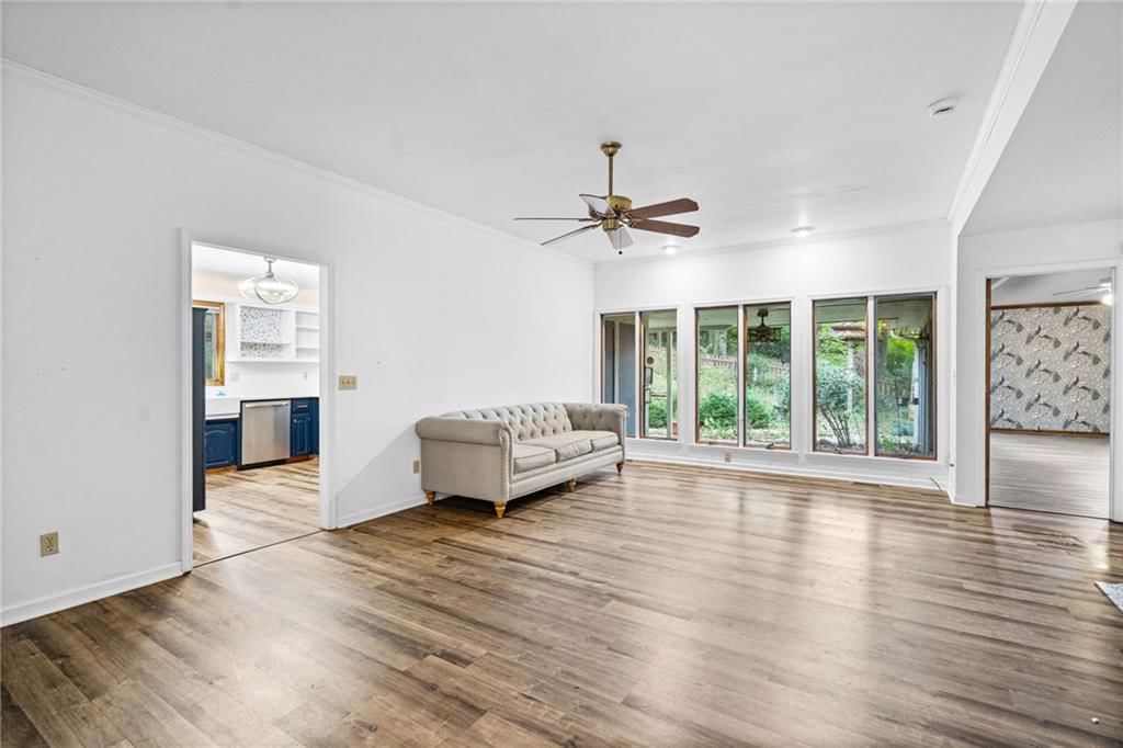Photo 13 of 37 - 305 Lancelot Drive, Liberty, MO 64068