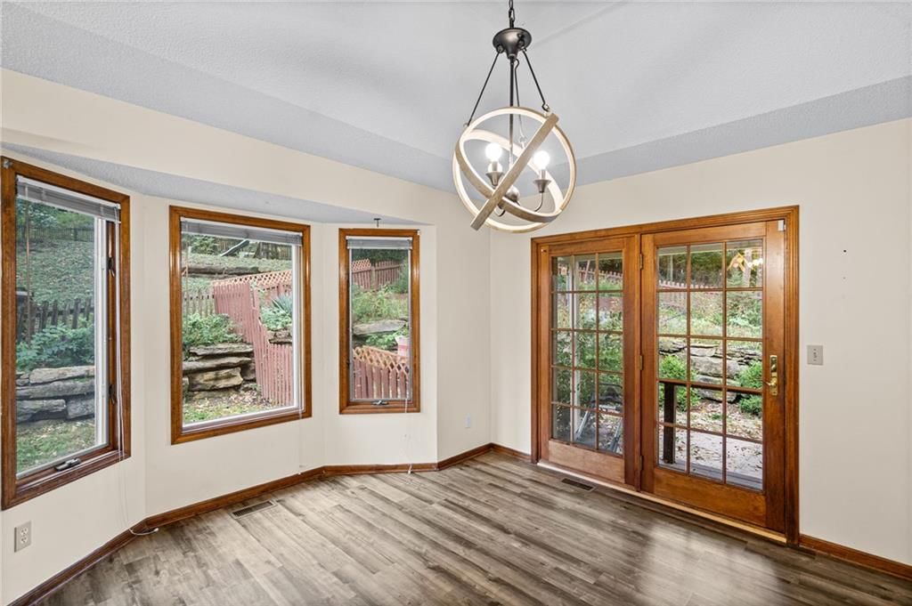 Photo 17 of 37 - 305 Lancelot Drive, Liberty, MO 64068