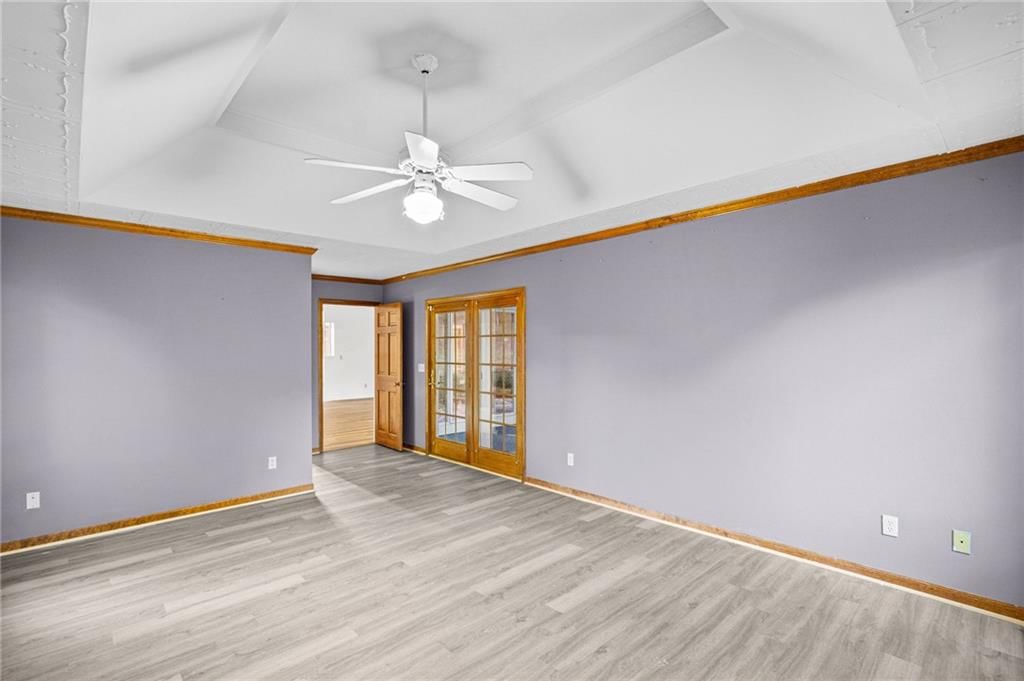 Photo 21 of 37 - 305 Lancelot Drive, Liberty, MO 64068
