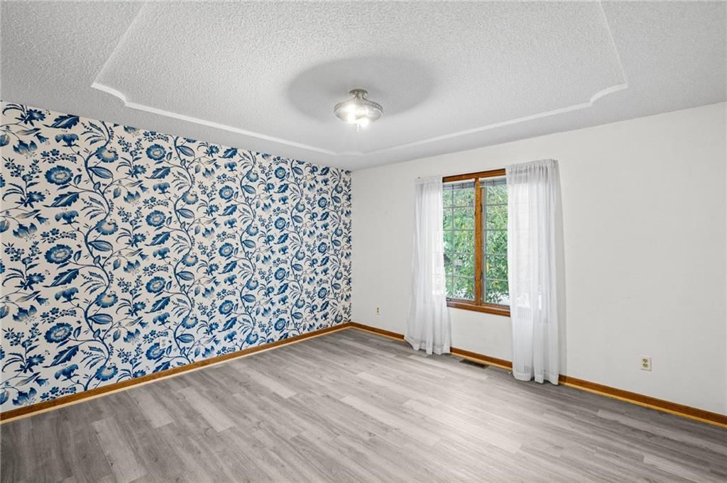 Photo 23 of 37 - 305 Lancelot Drive, Liberty, MO 64068