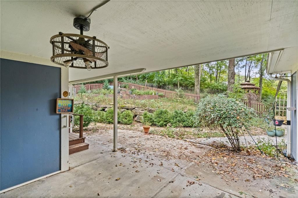 Photo 29 of 37 - 305 Lancelot Drive, Liberty, MO 64068