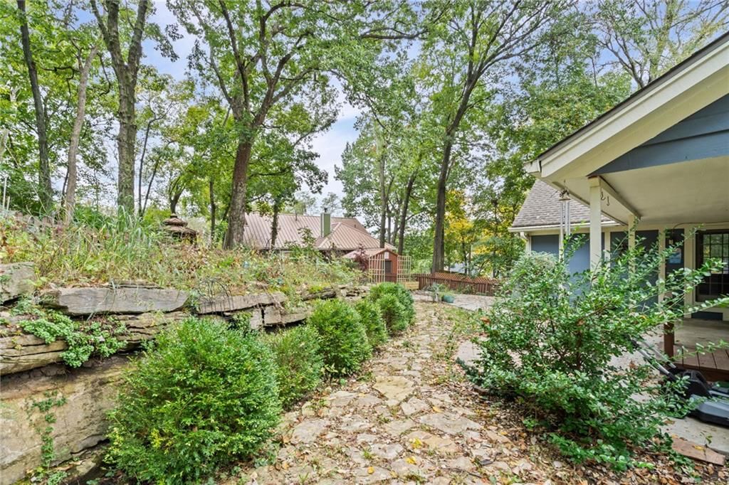 Photo 34 of 37 - 305 Lancelot Drive, Liberty, MO 64068
